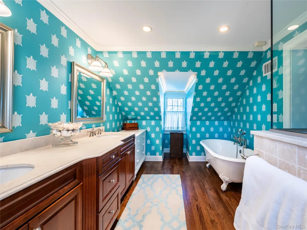 99 Thayer Road Manhasset, NY 11030