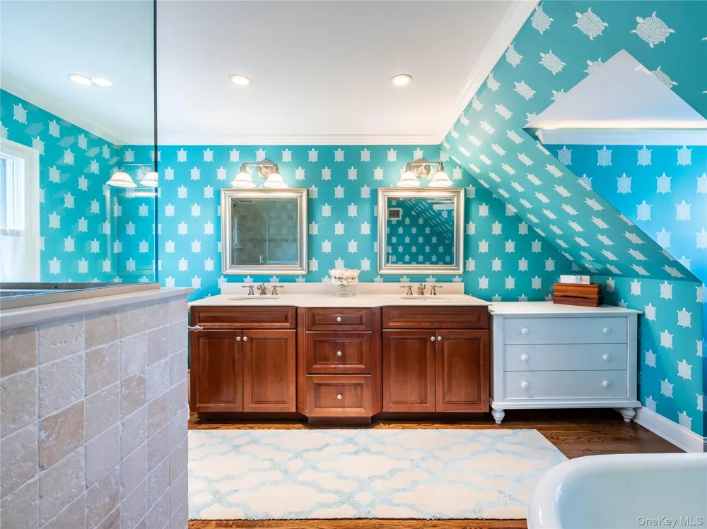 99 Thayer Road Manhasset, NY 11030