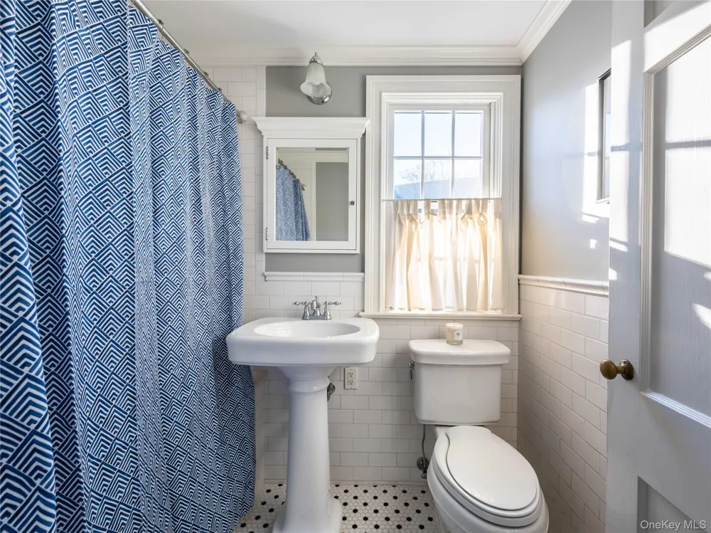 99 Thayer Road Manhasset, NY 11030