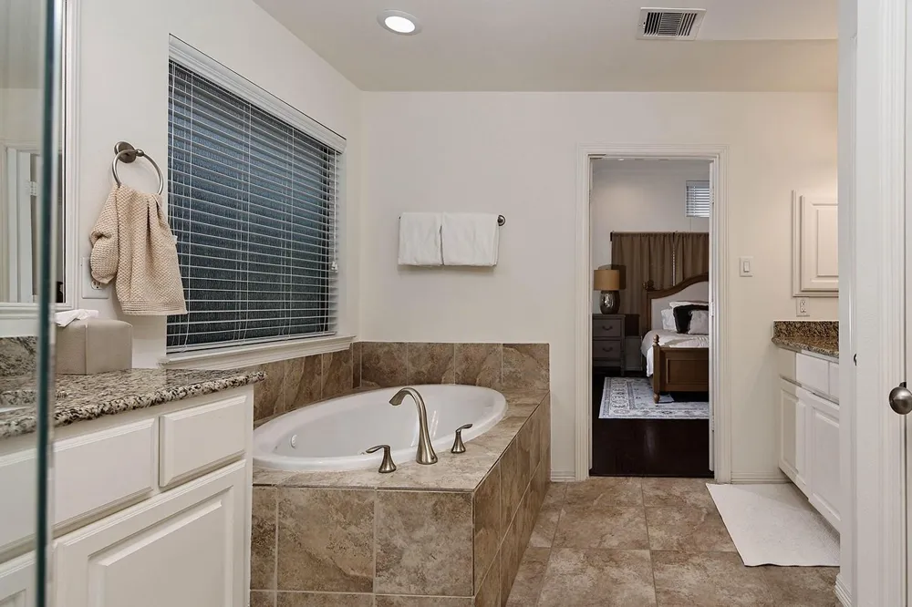 1046 W 26th Street Houston, TX 77008