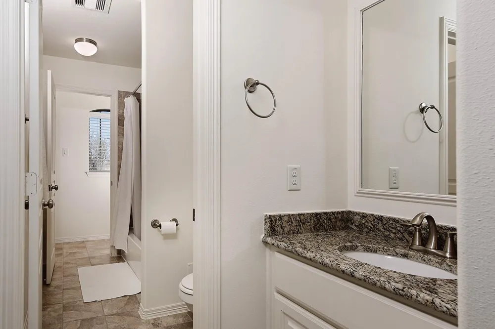 1046 W 26th Street Houston, TX 77008