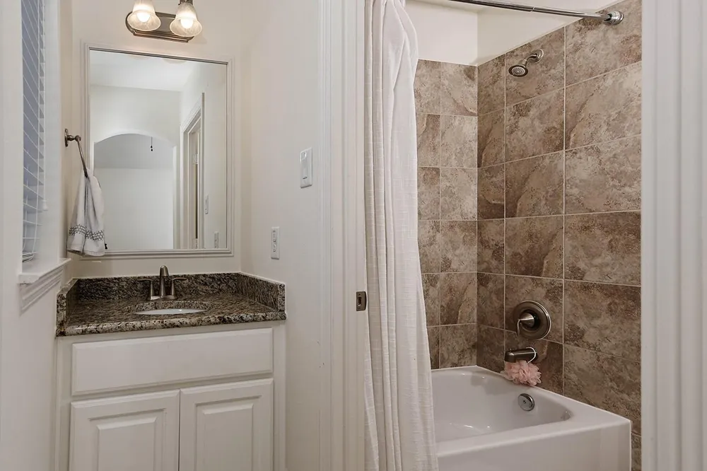 1046 W 26th Street Houston, TX 77008