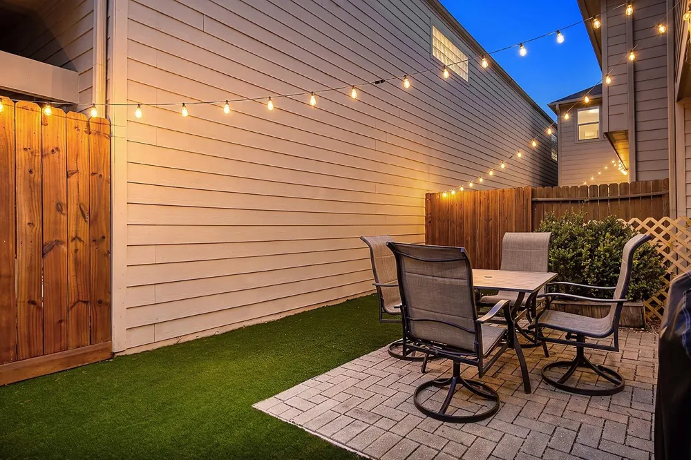1046 W 26th Street Houston, TX 77008