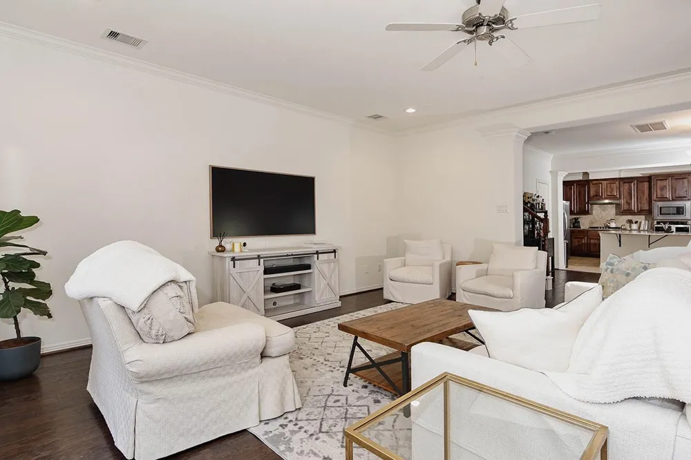 1046 W 26th Street Houston, TX 77008