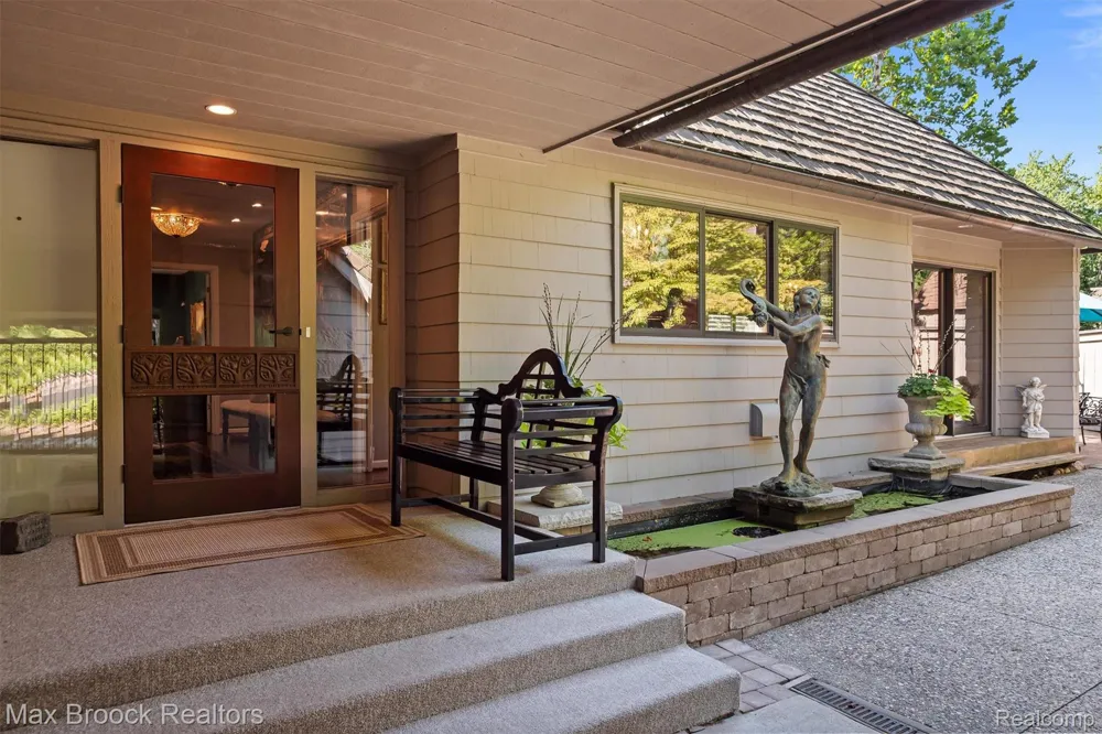 969 Bloomfield Woods Bloomfield Hills City, MI 48304