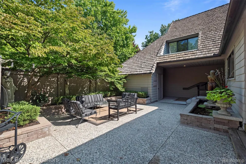 969 Bloomfield Woods Bloomfield Hills City, MI 48304