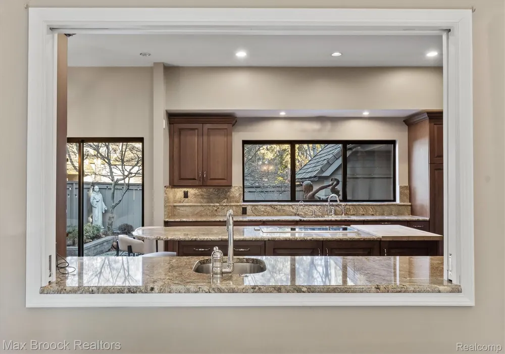 969 Bloomfield Woods Bloomfield Hills City, MI 48304