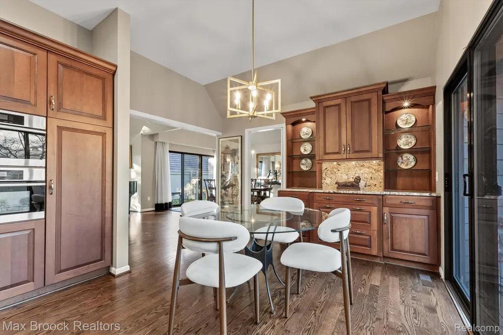 969 Bloomfield Woods Bloomfield Hills City, MI 48304