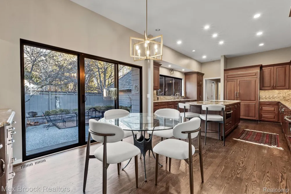 969 Bloomfield Woods Bloomfield Hills City, MI 48304