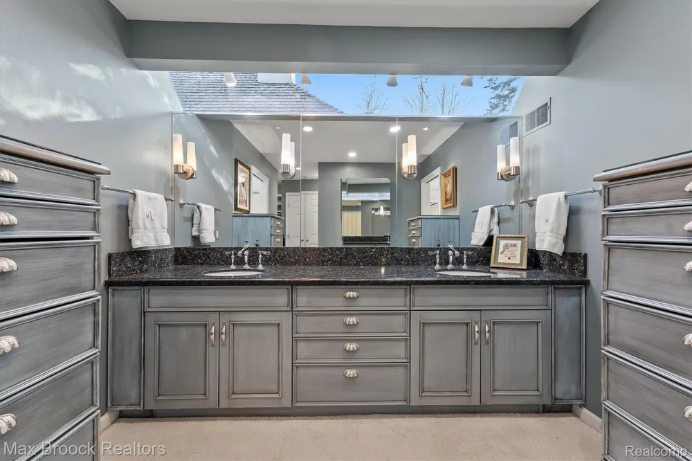 969 Bloomfield Woods Bloomfield Hills City, MI 48304