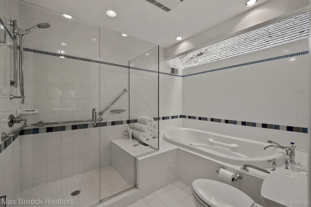 969 Bloomfield Woods Bloomfield Hills City, MI 48304