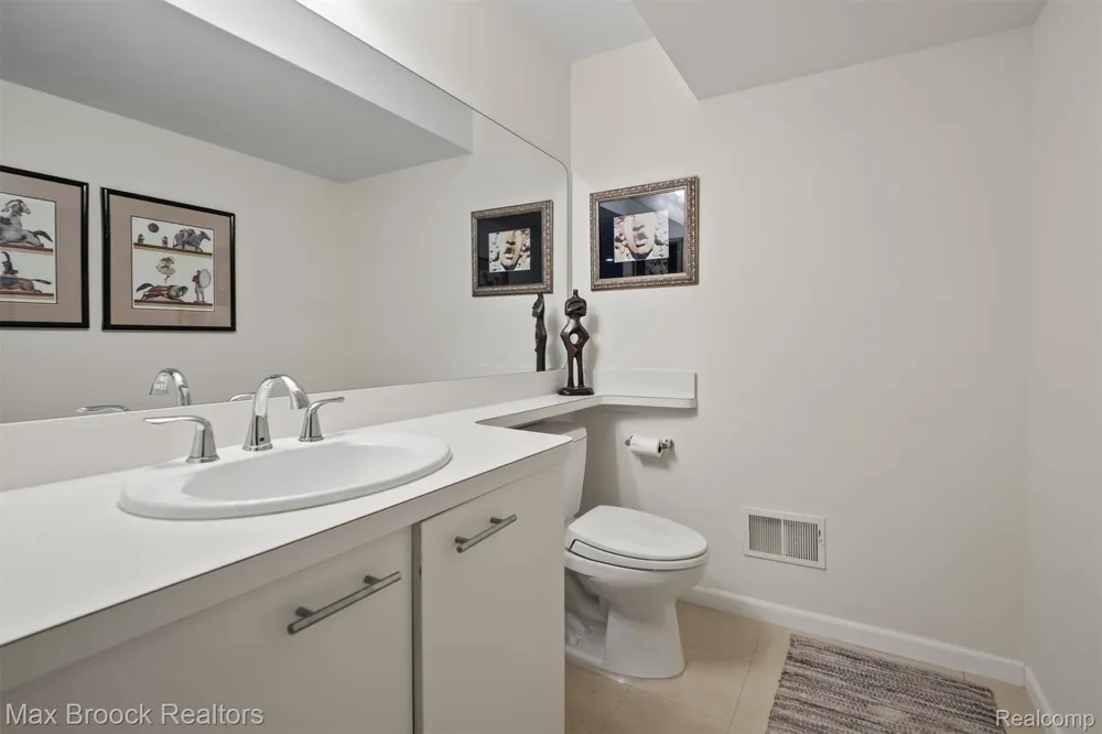 969 Bloomfield Woods Bloomfield Hills City, MI 48304