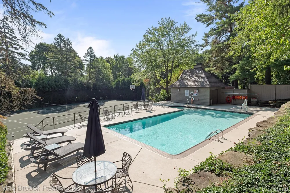 969 Bloomfield Woods Bloomfield Hills City, MI 48304