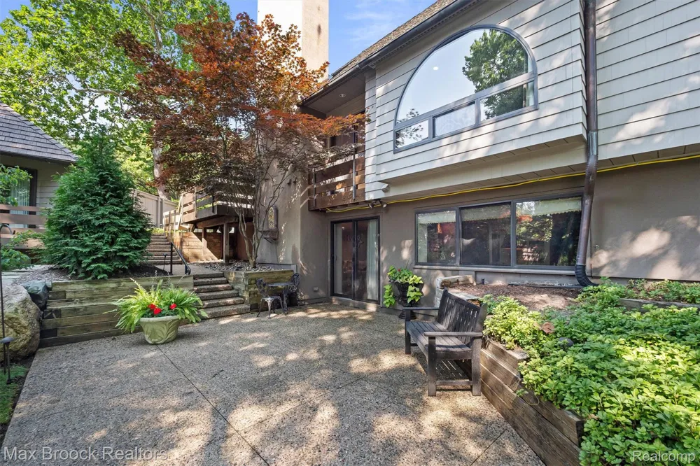 969 Bloomfield Woods Bloomfield Hills City, MI 48304