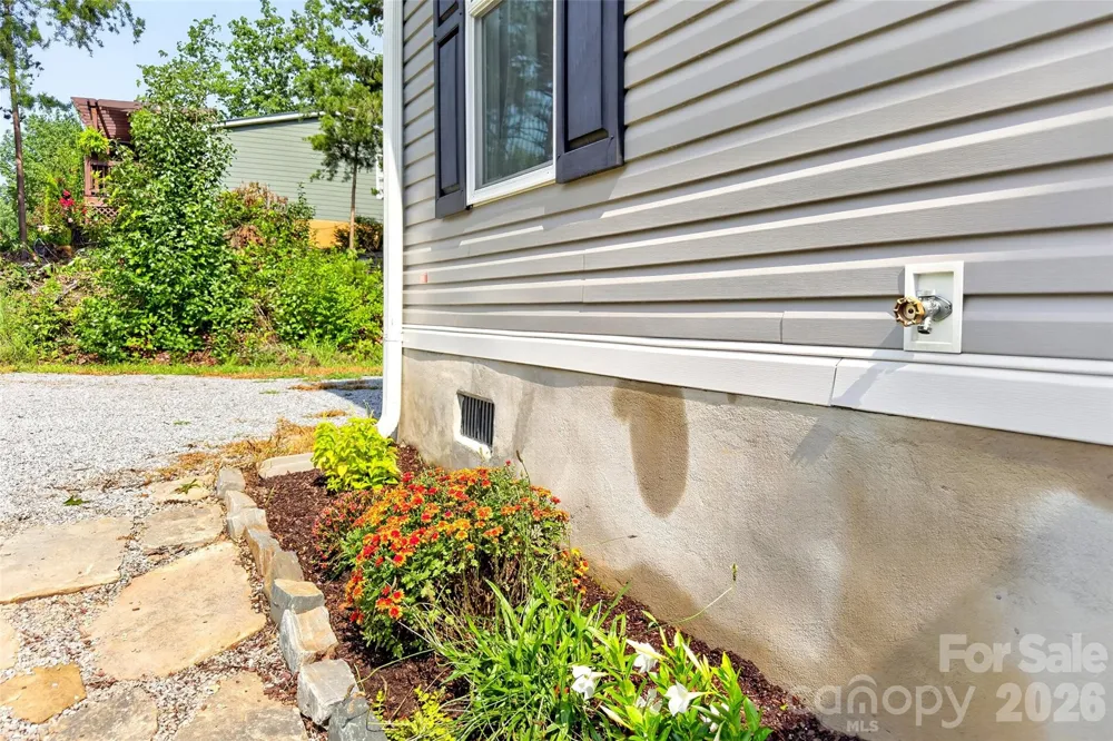 248 Chestnut Oak Forest Drive Nebo, NC 28761