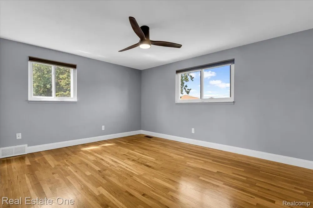 5063 Abington Drive Troy City, MI 48085