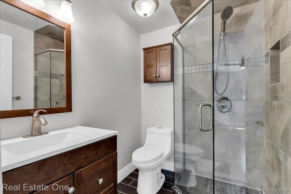 5063 Abington Drive Troy City, MI 48085