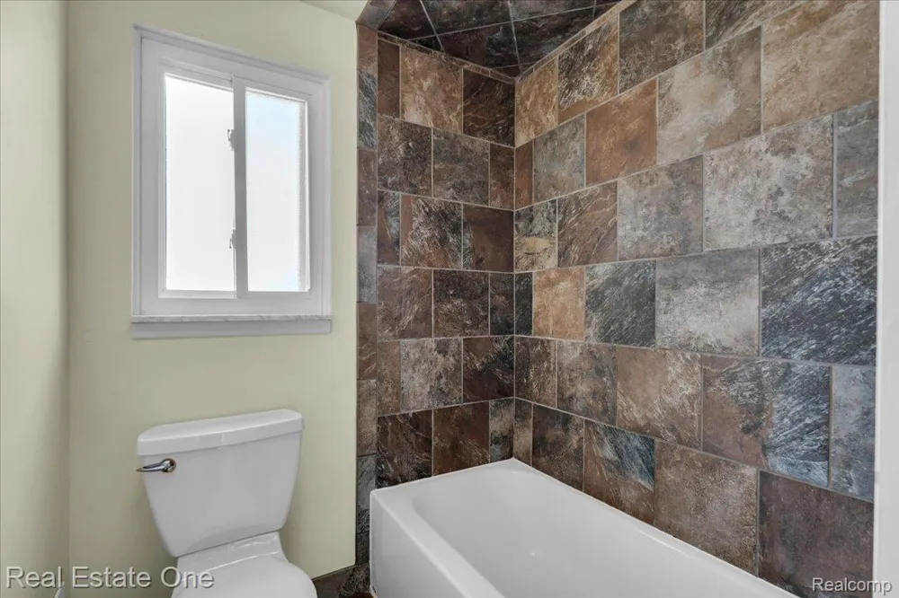 5063 Abington Drive Troy City, MI 48085