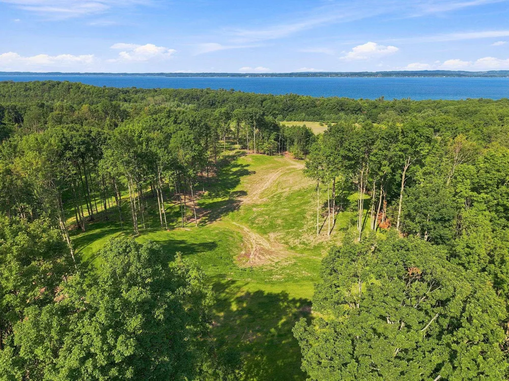 18618 Peninsula Drive Peninsula Township, MI 49686