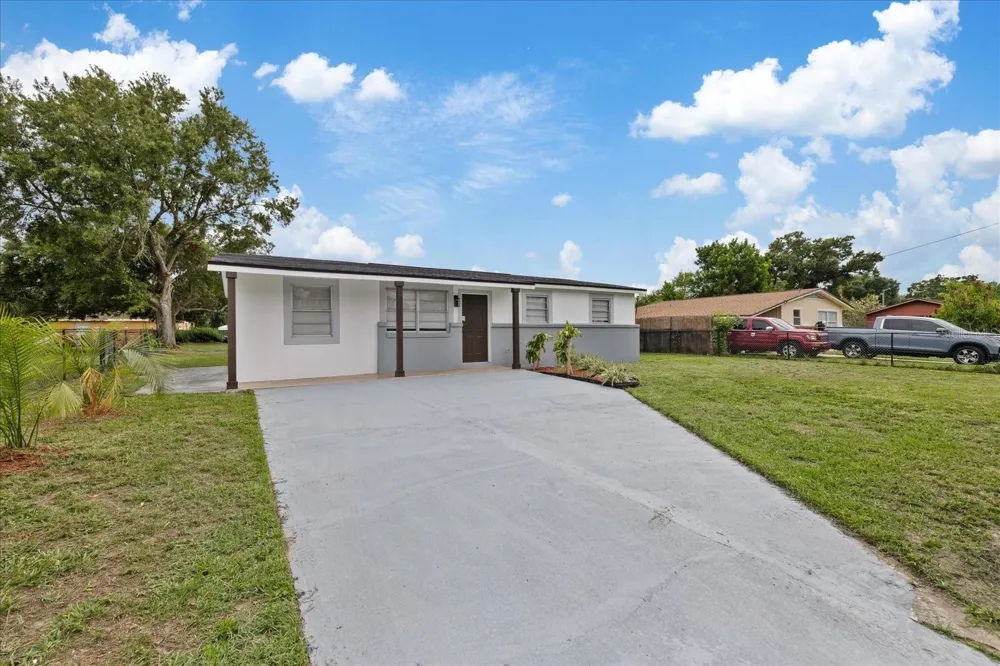 8303 BAHIA AVENUE Tampa, FL 33619