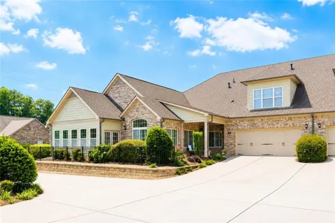 6129 Brookhaven Circle