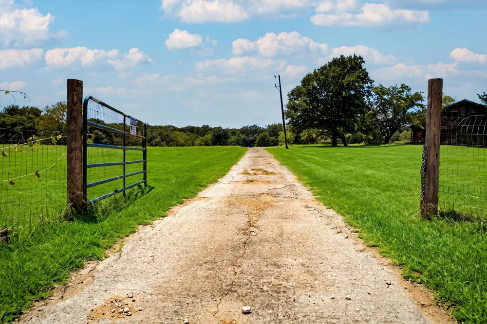 4571 Running Branch Aubrey, TX 76227