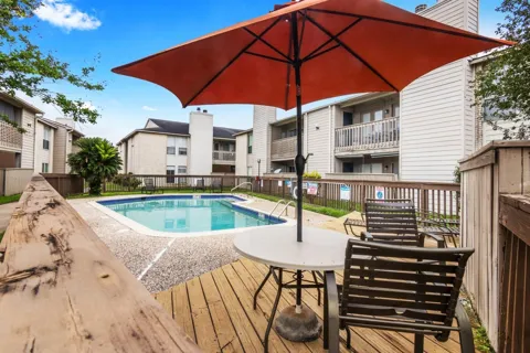 3919 Fairmont #148