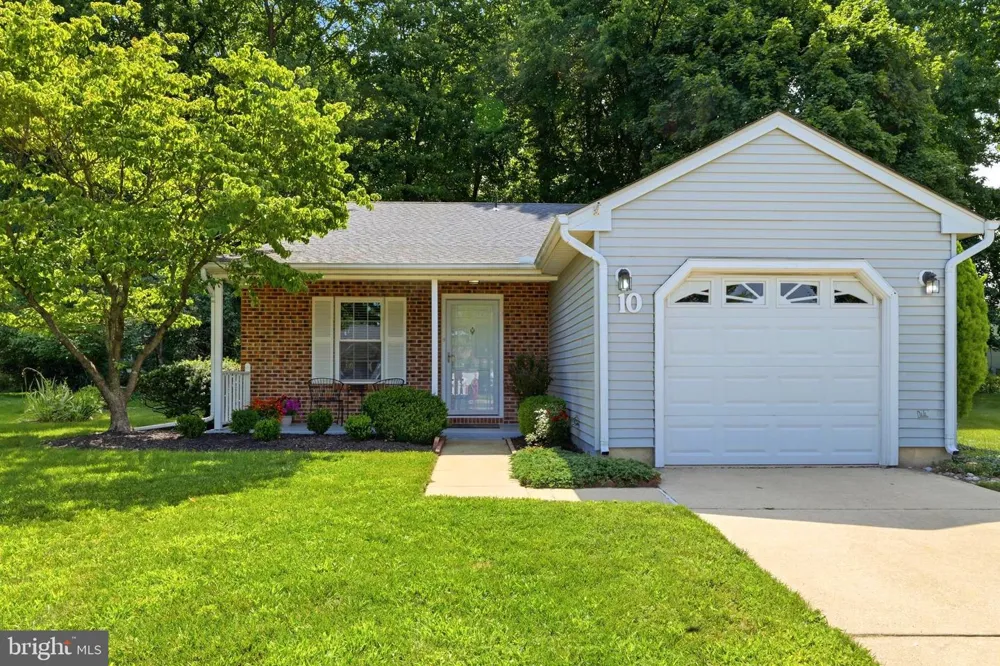 10 MADISON COURT Mount Laurel, NJ 08054