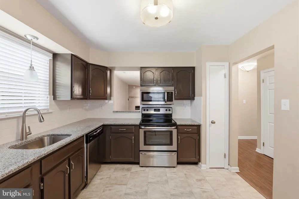 10 MADISON COURT Mount Laurel, NJ 08054