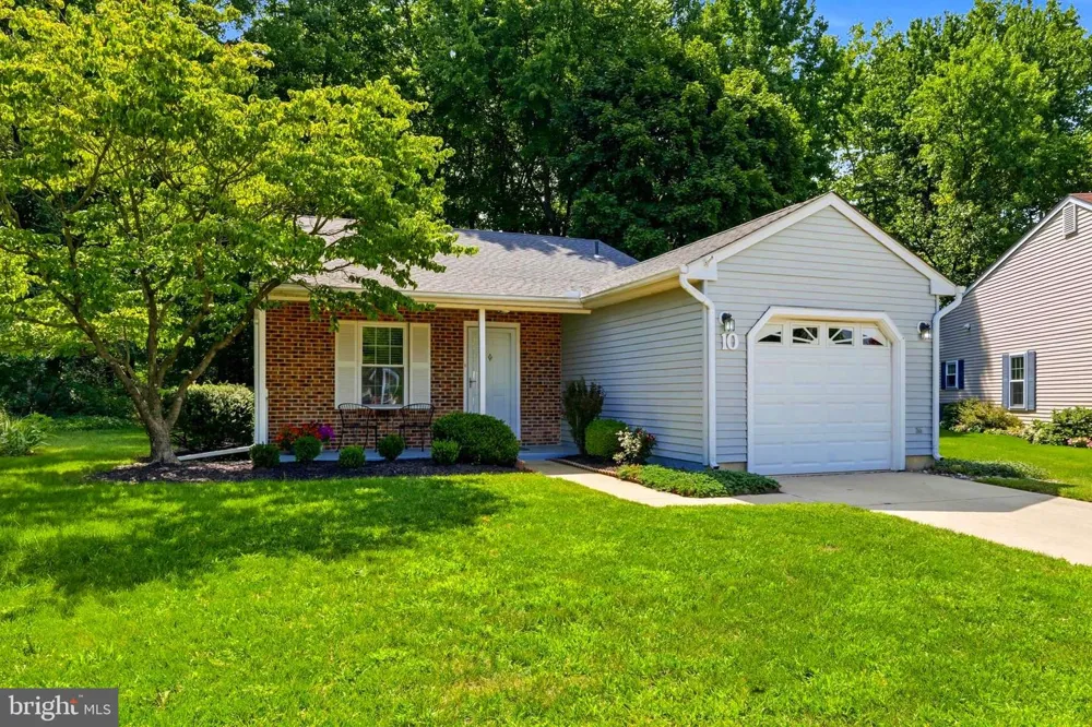 10 MADISON COURT Mount Laurel, NJ 08054
