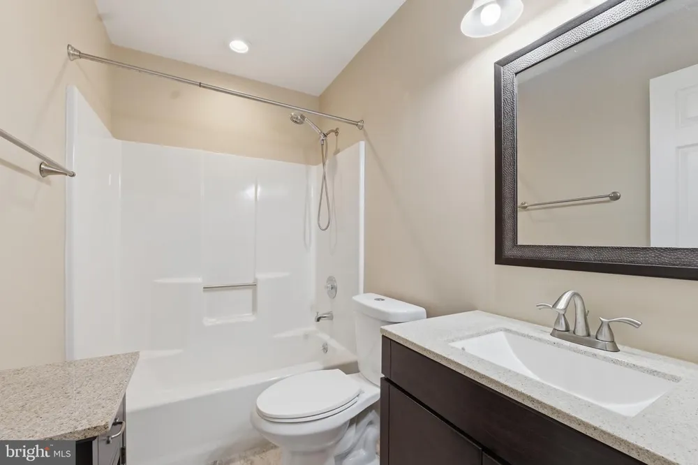 10 MADISON COURT Mount Laurel, NJ 08054