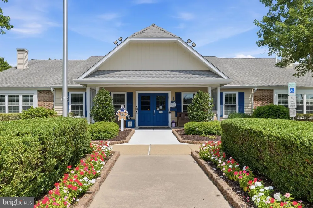 10 MADISON COURT Mount Laurel, NJ 08054