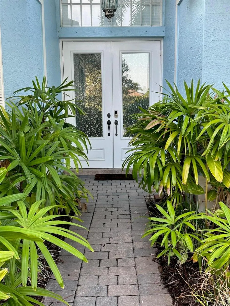 10685 LA STRADA #10685 West Palm Beach, FL 33412