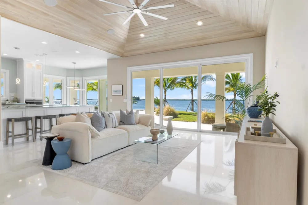 526 Point Lane Vero Beach, FL 32963