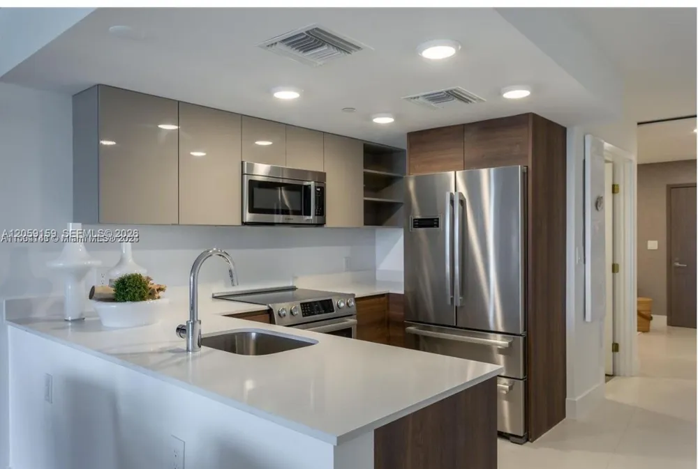 9261 E Bay Harbor Dr #503 Bay Harbor Islands, FL 33154