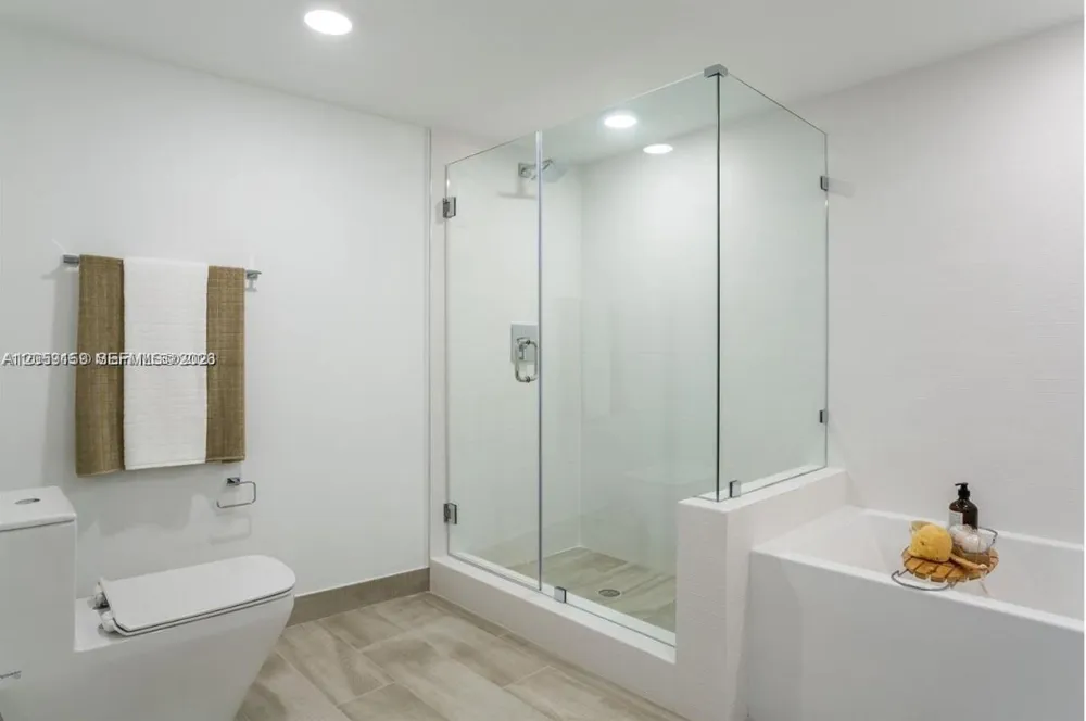9261 E Bay Harbor Dr #503 Bay Harbor Islands, FL 33154