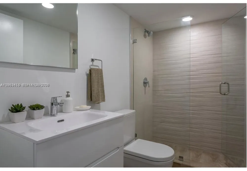 9261 E Bay Harbor Dr #503 Bay Harbor Islands, FL 33154