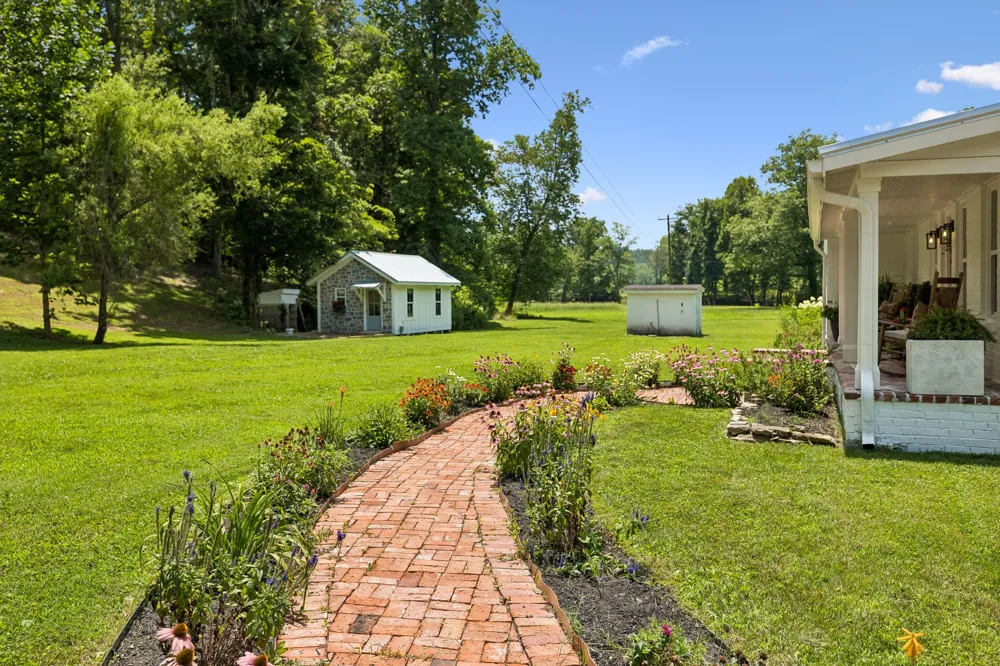 8188 Shoals Branch Rd Primm Springs, TN 38476