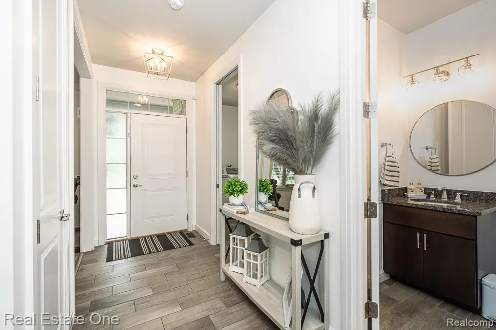 4176 Oak Arbor Court Rochester City, MI 48306
