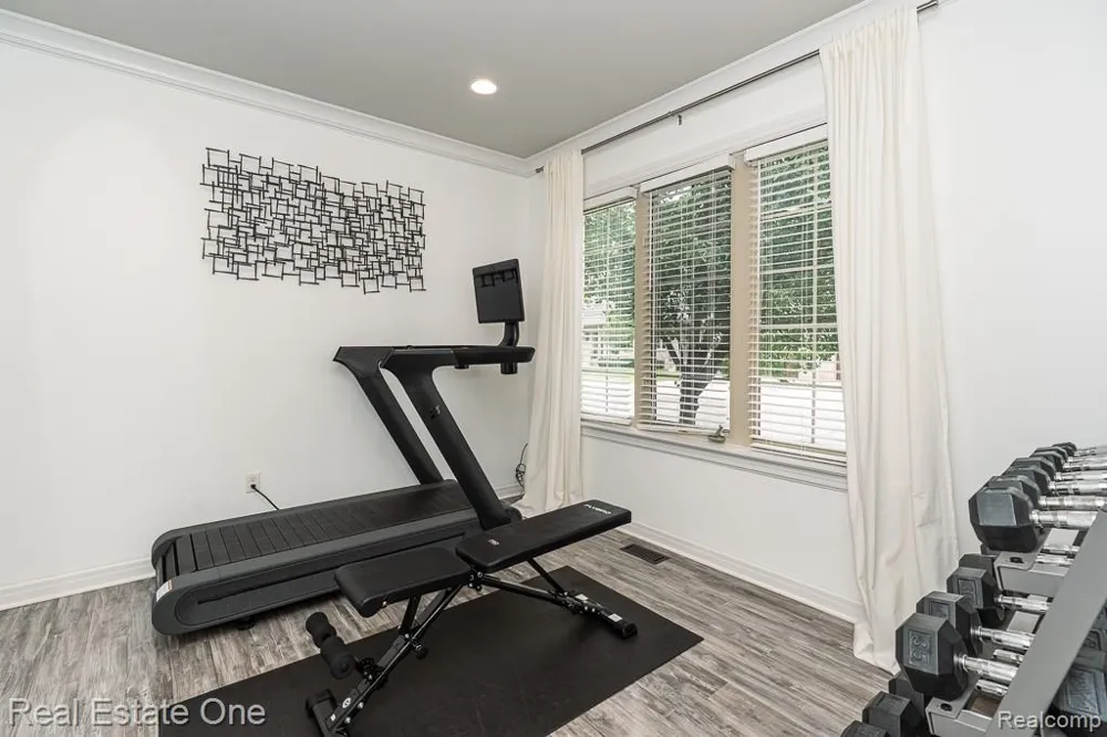 4176 Oak Arbor Court Rochester City, MI 48306