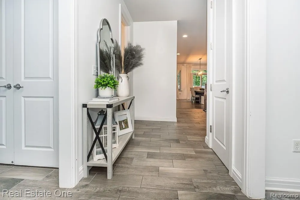 4176 Oak Arbor Court Rochester City, MI 48306