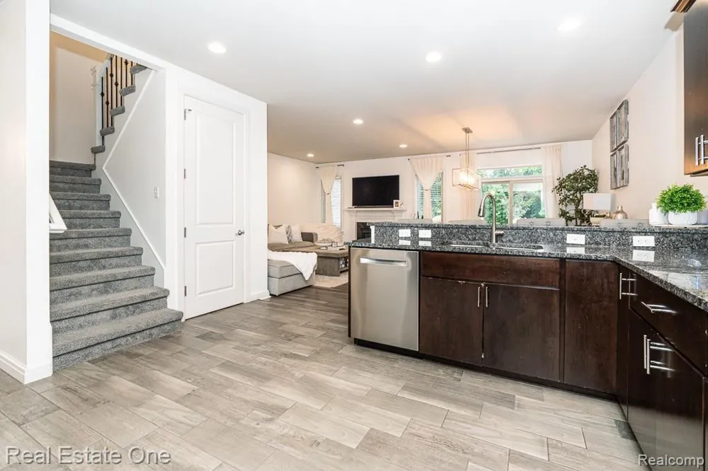 4176 Oak Arbor Court Rochester City, MI 48306