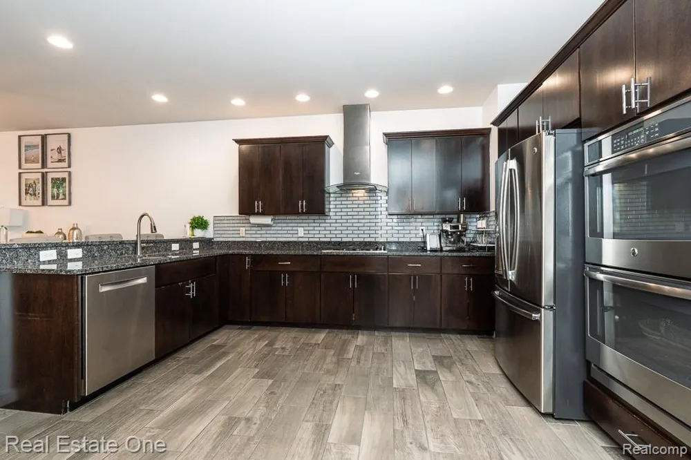 4176 Oak Arbor Court Rochester City, MI 48306