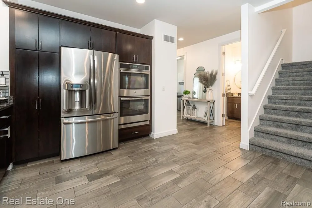 4176 Oak Arbor Court Rochester City, MI 48306