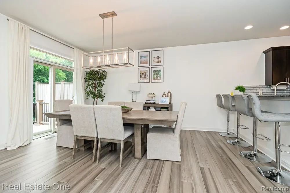 4176 Oak Arbor Court Rochester City, MI 48306