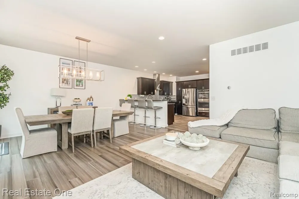4176 Oak Arbor Court Rochester City, MI 48306