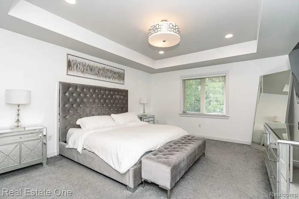 4176 Oak Arbor Court Rochester City, MI 48306