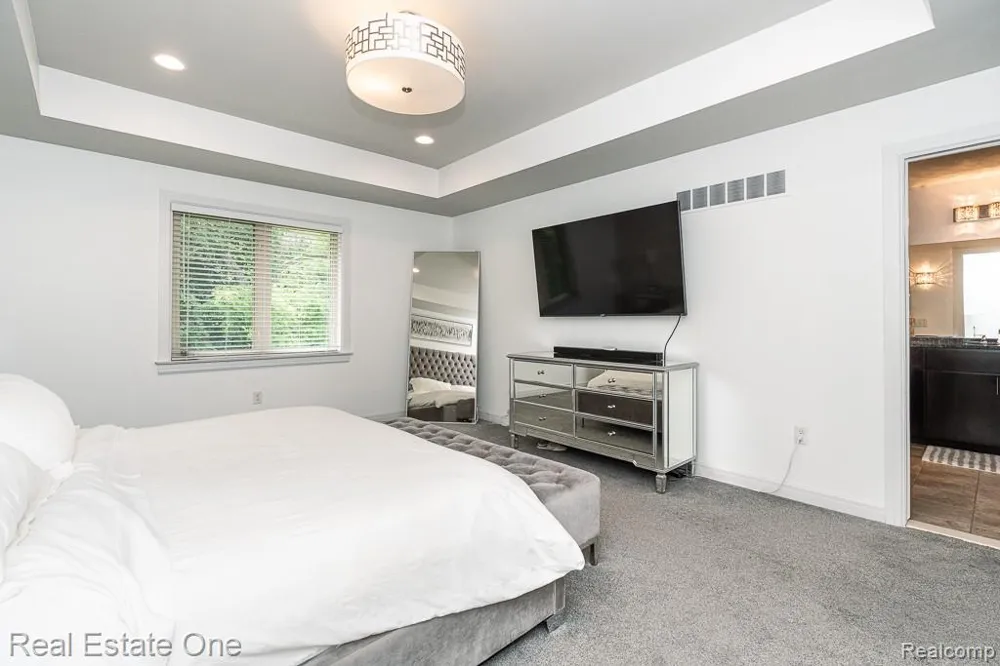 4176 Oak Arbor Court Rochester City, MI 48306