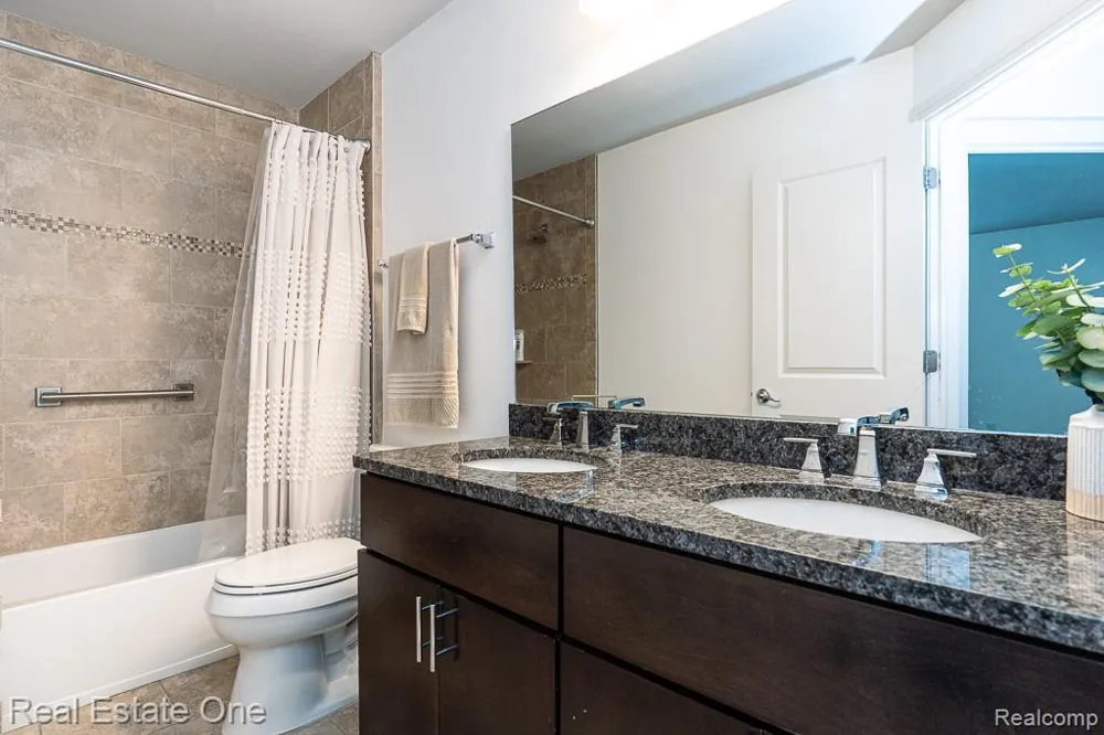 4176 Oak Arbor Court Rochester City, MI 48306
