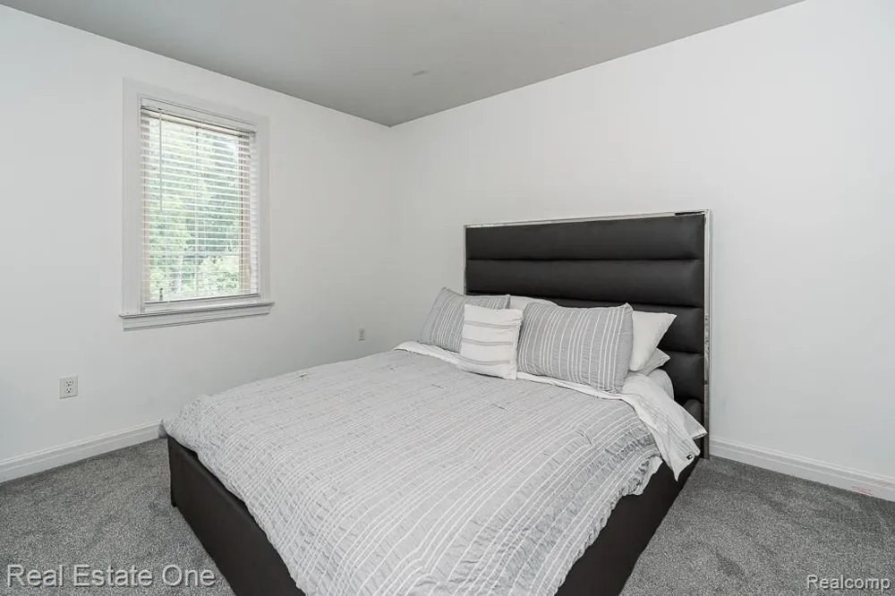 4176 Oak Arbor Court Rochester City, MI 48306
